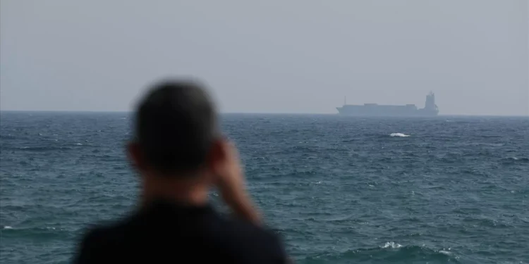 Irão fecha parcial e temporariamente estreito de Ormuz por motivos de segurança