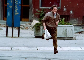 Homem é interrogado na Itália por pagar para atirar em civis em Sarajevo