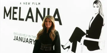 Realizador de documentário sobre Melania Trump surge em fotos com Epstein