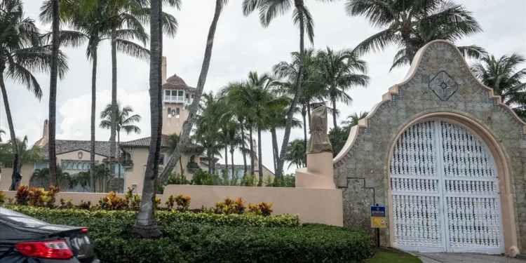 Homem que tentou invadir residência de Trump morto a tiro pelos Serviços Secretos