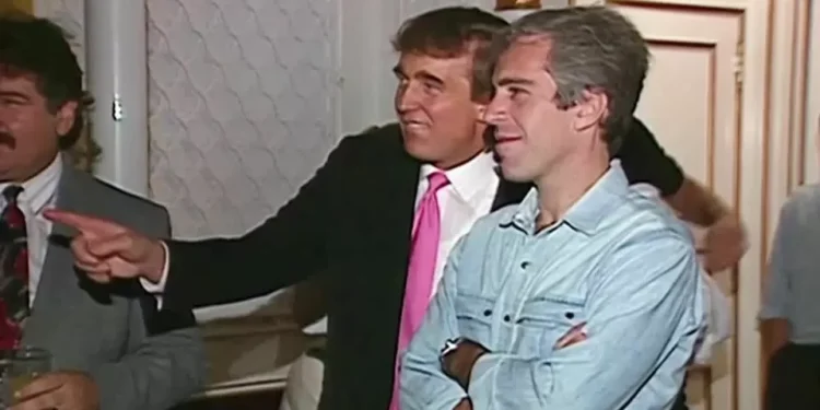 Governo investiga se documentos de Epstein citando Trump foram omitidos