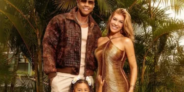 Leo Santana enaltece Lore após trofeú da Viradouro: “Nosso filho é campeão”