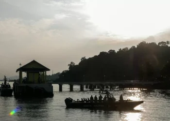Tailândia condena homem a 50 anos de prisão por insultos contra o rei