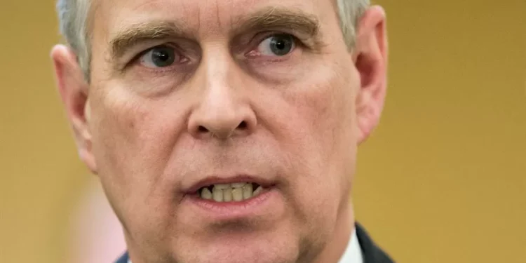 Caso Epstein bota pressão na família real e faz herdeiro romper silêncio sobre princípe Andrew