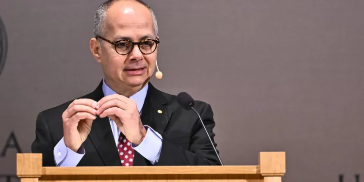 Nobel da Química cria máquina que extrai água do ar em zonas áridas