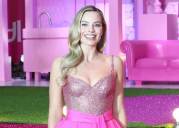 Margot Robbie diz que ganhou livro sobre comer menos para emagrecer de ator