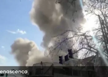 EUA e Israel atacam Irão. Regime de Teerão responde com mísseis contra bases dos EUA na região