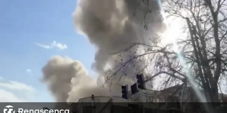 EUA e Israel atacam Irão. Regime de Teerão responde com mísseis contra bases dos EUA na região