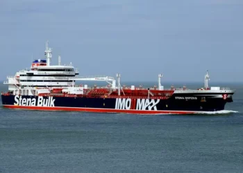 Irã anuncia fechamento do Estreito de Ormuz e ameaça incendiar navios